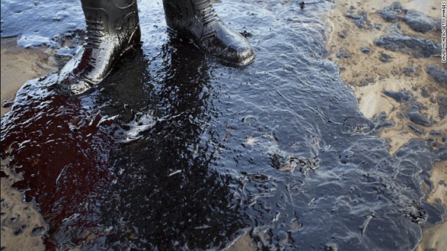 米カリフォルニア州で石油パイプラインが破裂。太平洋に原油が流出した