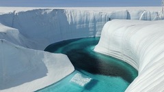 ６．南極：南極では、ここ数十年間に気温が３度上昇した。これは、世界の他の地域の平均気温上昇値の５倍に相当すると専門家らは指摘する。気温の上昇により、海面を覆う氷は減少している