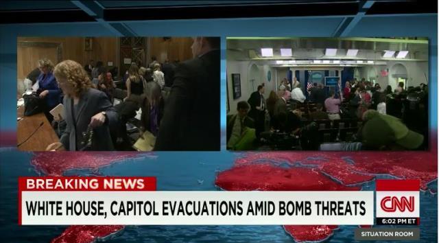 爆破予告を受けて上院ビルでの公聴会（左）やホワイトハウスのプレスルームから避難する人々