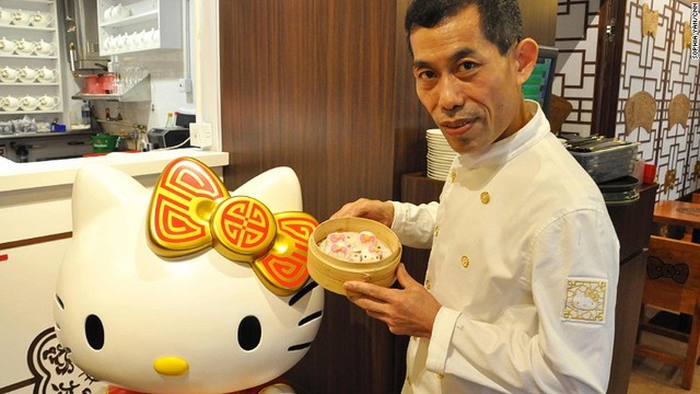 4.シェフのチャン・コクツン氏。この道30年のベテランだが、ハローキティを知ったのは初めて。キャラクターの顔立ちを料理上に再現するのが最も難しいという