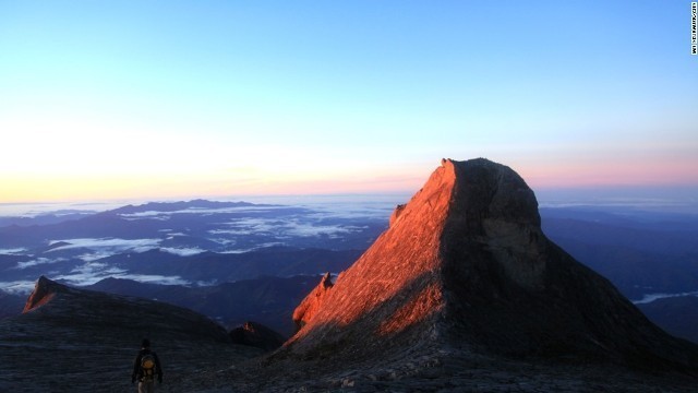 マレーシアのキナバル山。地震発生は山の精霊の怒りによるものとする声も