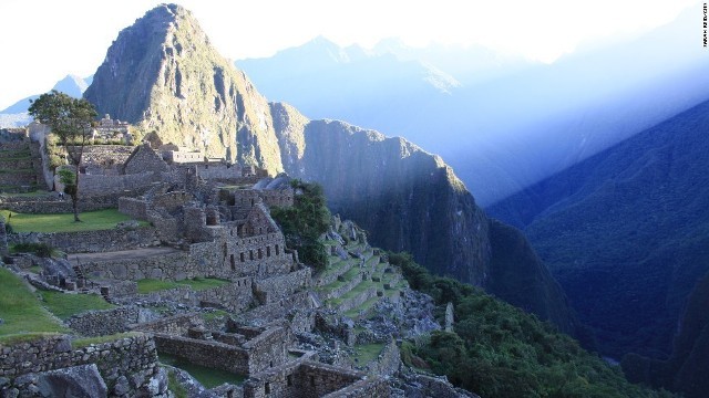 ペルーのマチュピチュ遺跡。世界的な観光地で旅行客による問題行動が相次いでいる