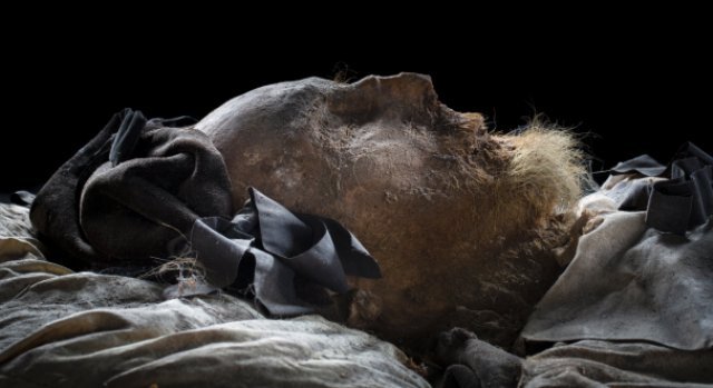 スウェーデンでミイラ化した１７世紀の遺体の調査が進められている＝ルンド大学