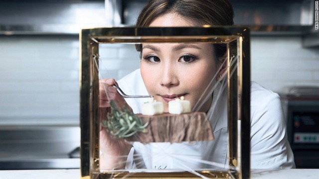 2015年の「アジア最優秀女性シェフ」に選ばれたヴィッキー・ラウ氏