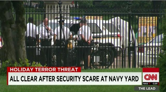 ワシントンの海軍施設では銃撃があったとの通報で警察が出動