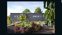 ７．モンキーポッド・ツリー・ハウス（ハワイ島）<br />
３本のモンキーポッドの木に囲まれたこの箱型のモダンな家は、地元ハワイの建築家クレイグ・スティーリー氏が設計した＝AIRBNB<br />
