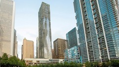 ３．アクアタワー（シカゴ）<br />
女性建築家ジーン・ギャング氏が設計したタワービル（写真中央）。波を打っているような外観が特徴＝AQUA AT LAKESHORE EAST<br />

