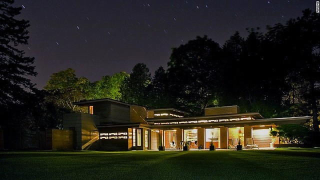 １．シュワルツハウス（ツーリバーズ、ウィスコンシン州）
周囲の自然と一体化したこの住宅は、建築家フランク・ロイド・ライトが設計した＝AIRBNB
