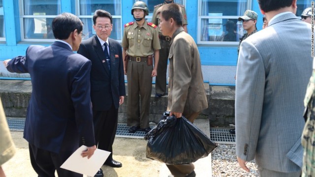 北朝鮮の漁民２人が送還された