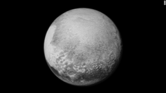 最接近の２日前に捉えた冥王星