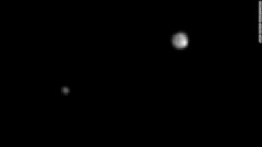 ４月に撮影した冥王星とカロン