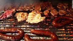 ２．アサド：アサドは、アルゼンチンのバーベキューパーティーと牛肉の伝統的な焼き方の両方を意味する