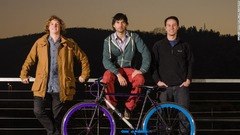 アンドレス・ロイ・エガース氏、ホアン・ホセ・モンサルベ氏、クリストバル・カベロ氏の３人はチリの大学で工学を学びながら自転車を発明した