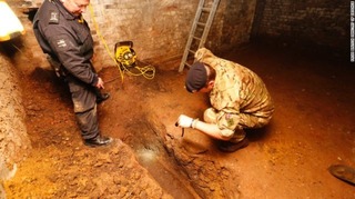 ３階建てビルの地下室から不発弾を発見＝英国防省