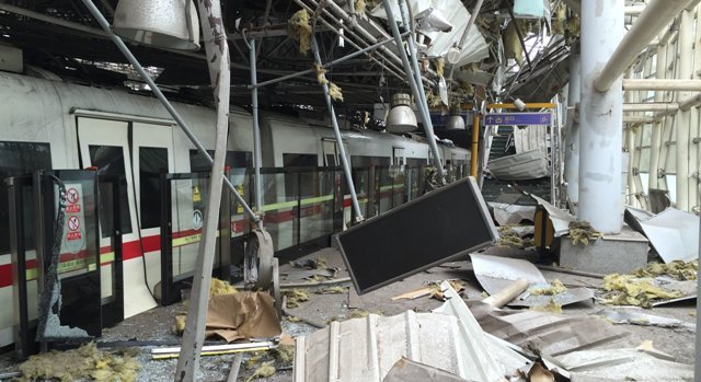 大規模爆発の被害を受けた天津の鉄道駅