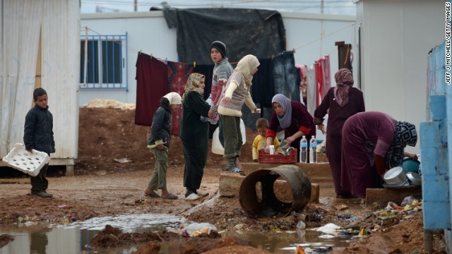 難民キャンプに逃れてきたシリアの人々