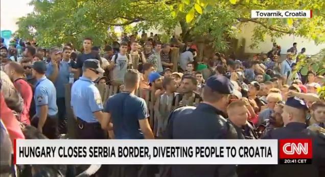 クロアチアの国境には２日間で１万１０００人を超える難民が押し寄せた