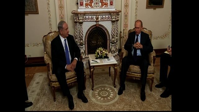 イスラエルのネタニヤフ首相（左）がロシアを訪問し、プーチン大統領と会談した