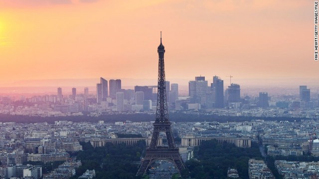 パリ市民が旅行者にパリでの過ごし方をガイド