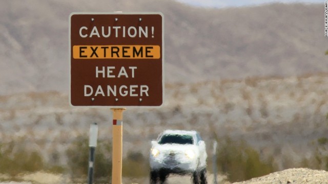 極度の高温に対して注意を促す看板＝米カリフォルニア州