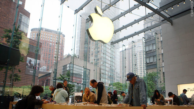 ６５歳以上の男性が昨年、アップル製品に最もお金を費やしたという