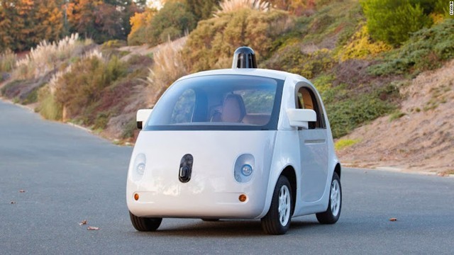 グーグルの自動運転車。公道での試験走行中に停車命令を受けた