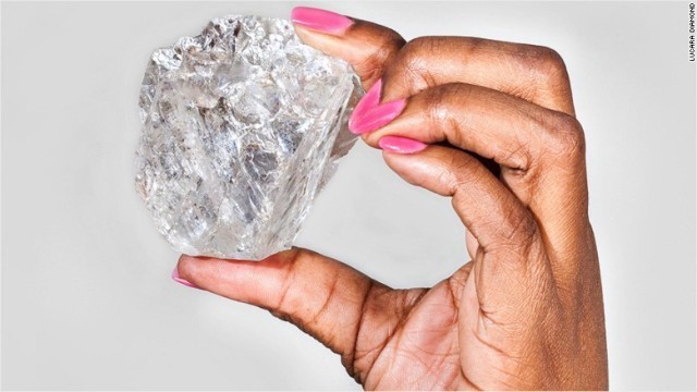１１１１カラットのダイヤ原石、評価額８１億円説も - CNN.co.jp