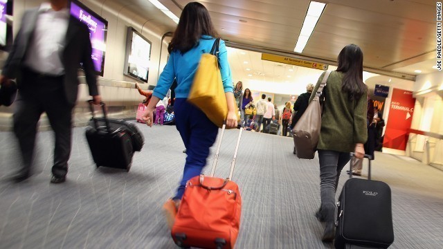 航空会社の国内線利用客の輸送距離は１～８月期で前年同期比５％増だった