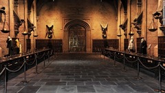 ７．ハリーポッターの学校でクリスマス（英国）<br />
ホグワーツ魔法魔術学校で楽しいクリスマスを過ごすことも。米映画大手のワーナー・ブラザーズが９月、ロンドンで企画したスタジオツアーは即売り切れに＝ＤＡＶＥ Ｍ．ＢＥＮＥＴＴＥ / ＧＥＴＴＹ ＩＭＡＧＥＳ<br />
