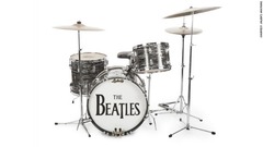 スターさんが数多くのコンサートで使用した１９６３年のラディック製「ブラック・オイスター」ドラムセット。２２５万ドルで落札された＝ジュリアンズ・オークションズ提供