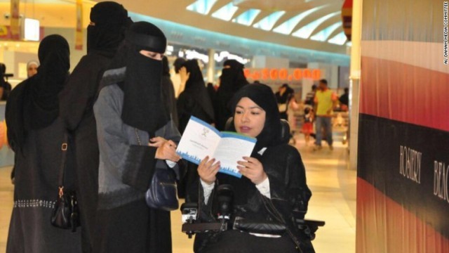 サウジアラビアの地方選で６人の女性が当選した