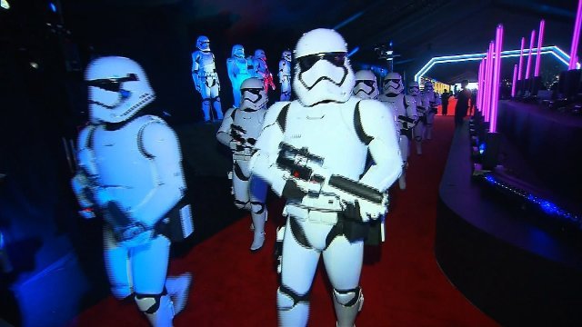 「スター・ウォーズ」の世界先行上映会に登場したストーム・トルーパー