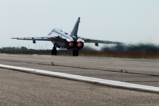 空爆に向かうロシアの戦闘機＝ロシア国防省