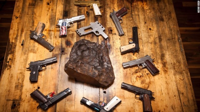 米高級拳銃メーカーがいん石から拳銃を製造すると発表