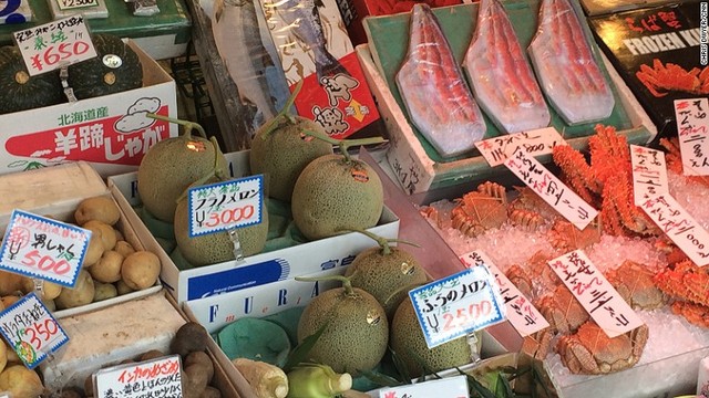 東京では果物や野菜が丁寧に扱われ、驚くような値段になることも