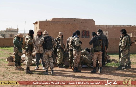 ＩＳＩＳの宣伝写真。戦闘員の給与が半分にカットされたとみられる