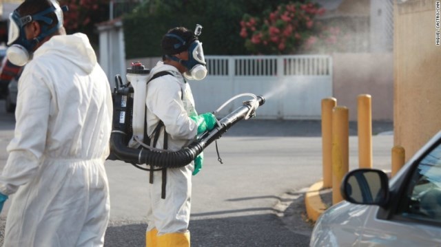 感染源となる蚊の駆除など当局は対応に追われている＝ブラジル・レシフェ