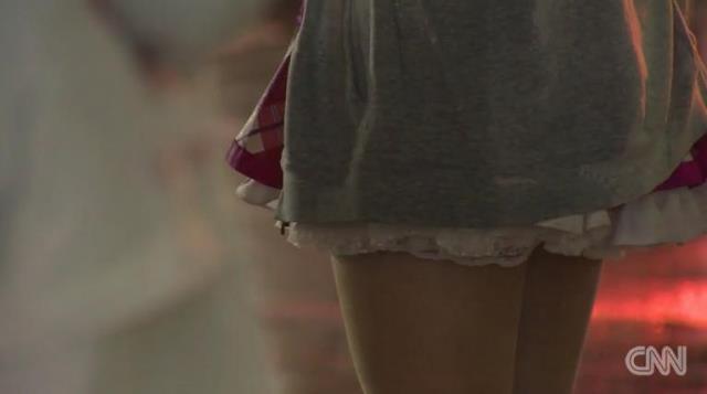 女子学生がマッサージを施す場所も