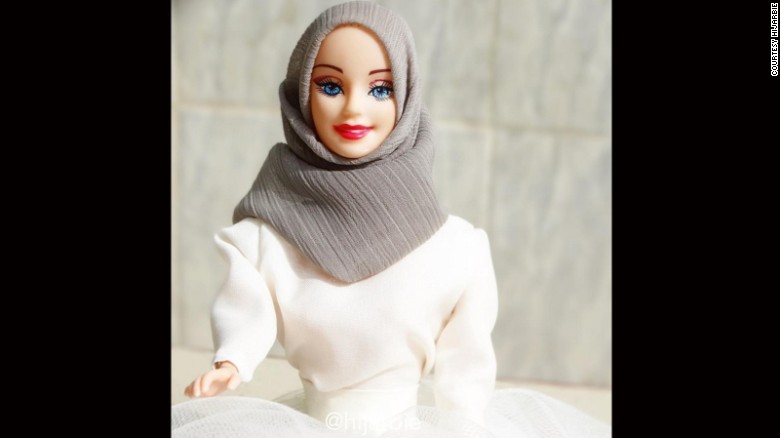 イスラム教の女性が髪を覆うためのスカーフを着用したバービーがネットで大人気となっている