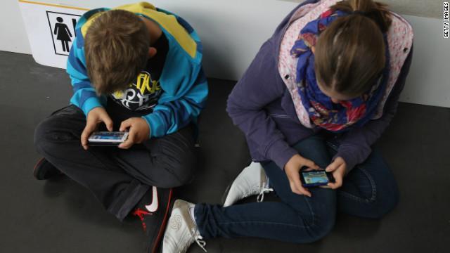 スマートフォンなどの普及で、子どもたちは常にゲームに没頭できる環境にある