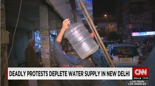 抗議運動による給水所の破壊で、首都ニューデリーでは水不足に