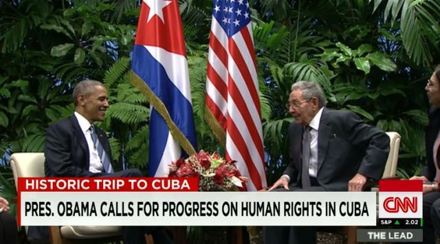 キューバを訪問したオバマ米大統領（左）がカストロ議長と会談