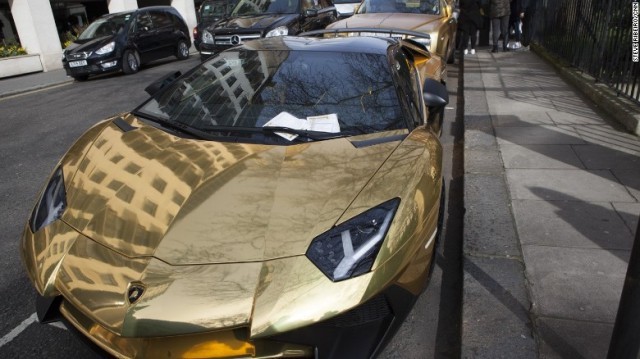 Cnn Co Jp ロンドンに現れた金色の高級車 駐車違反で罰金５万円