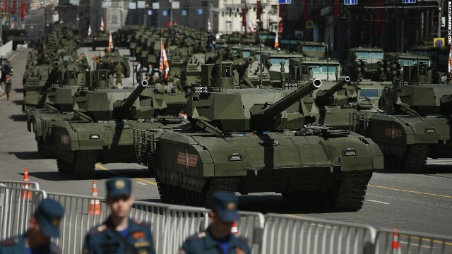 ロシア軍の戦車。原油価格の下落などによりロシアが防衛費を削減している