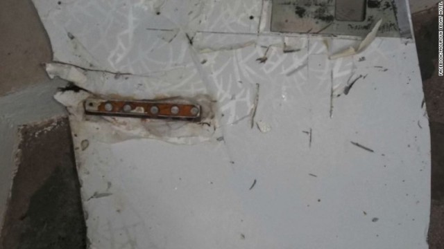 ホテルの宿泊客が海岸で破片を見つけたという