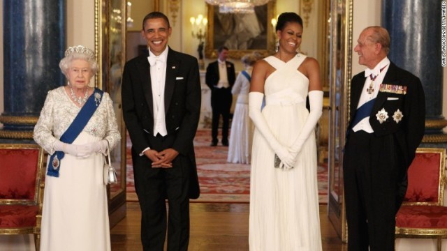 オバマ夫妻の前回の訪英は２０１１年。バッキンガム宮殿でエリザベス女王らと会食した
