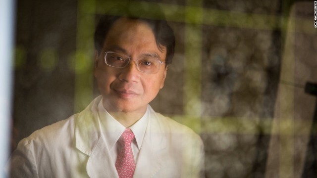 母親の血液細胞のなかに胎児のＤＮＡが存在することを突き止めたデニス・ロー氏