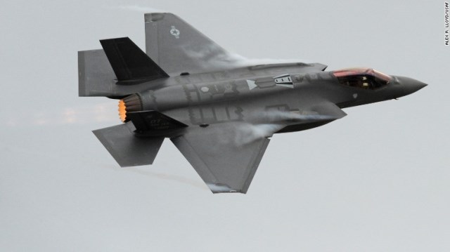 次期主力戦闘機「Ｆ３５」と対地攻撃機「Ａ１０」の性能比較試験が行われる