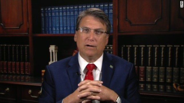 ノースカロライナ州のパット・マクロリー知事
