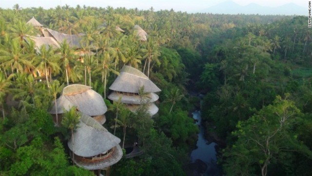 住居がほぼすべて竹で作られているというバリ島の村